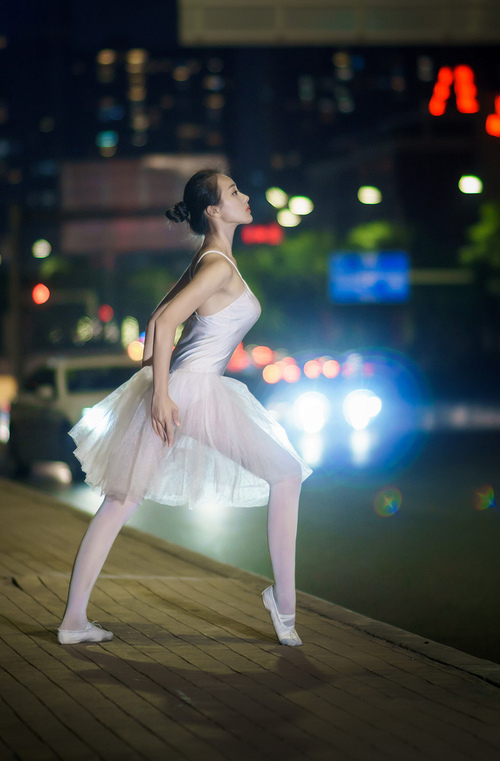 开云体育开云-尤文强势开局，控球及快速反击压制阿联酋豪门，尤文对战